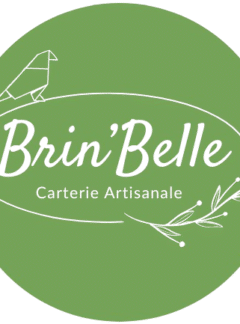 Accueil - Logo rond fond olive - Carterie Artisanale - Fougères - BrinBelle